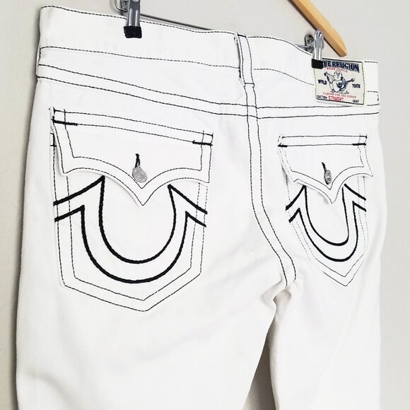 True Religion Men's 40 Straight Leg Jeans Optic White Blue Stitch Flap Raw Hem - Picture 12 of 16